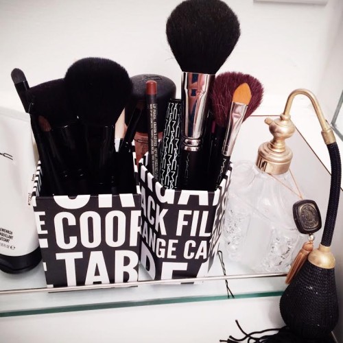 Glam-Aholic Beauty Buy: Creative Makeup Brush Storage
