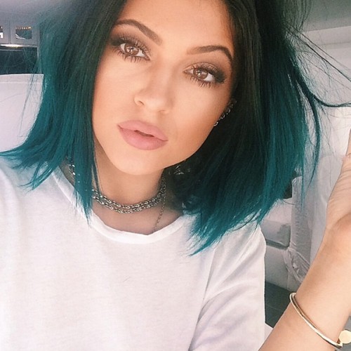 Glam-Aholic TV: Kylie Jenner's Lip Liner Tutorial